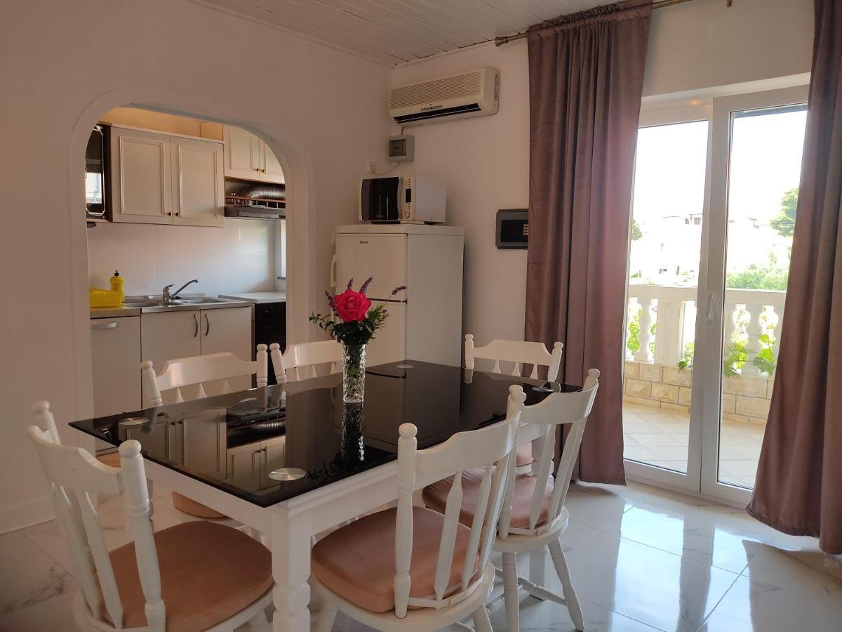 Apartments Milka Vodice Exterior photo