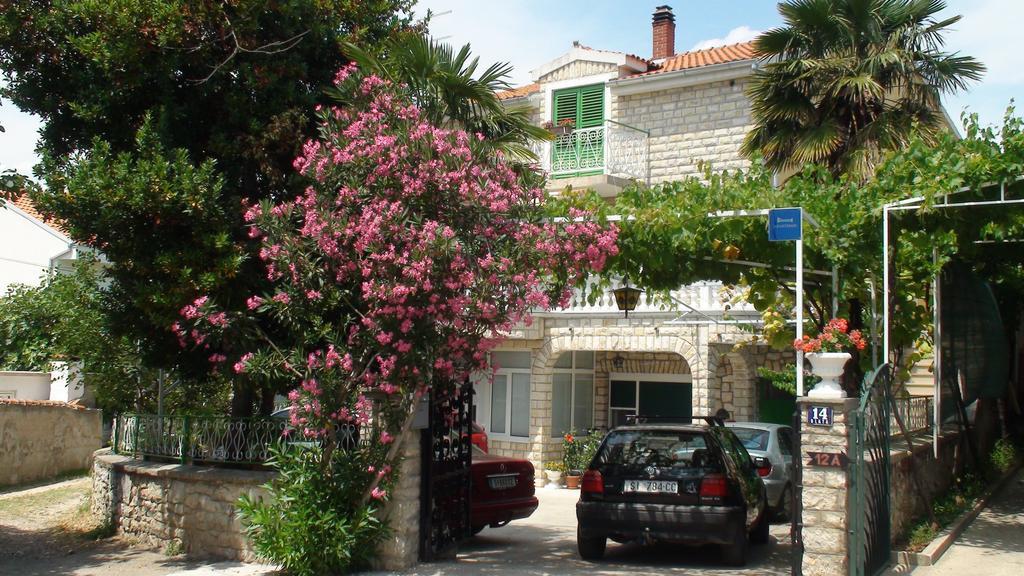 Apartments Milka Vodice Exterior photo