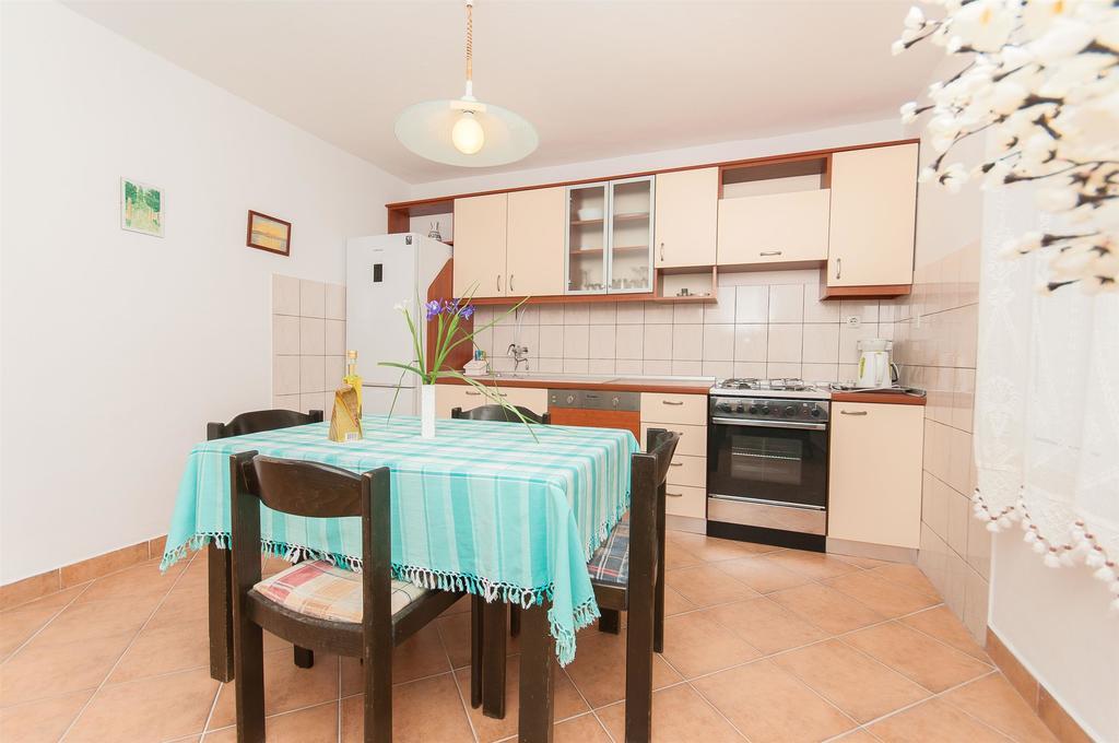 Apartments Milka Vodice Exterior photo